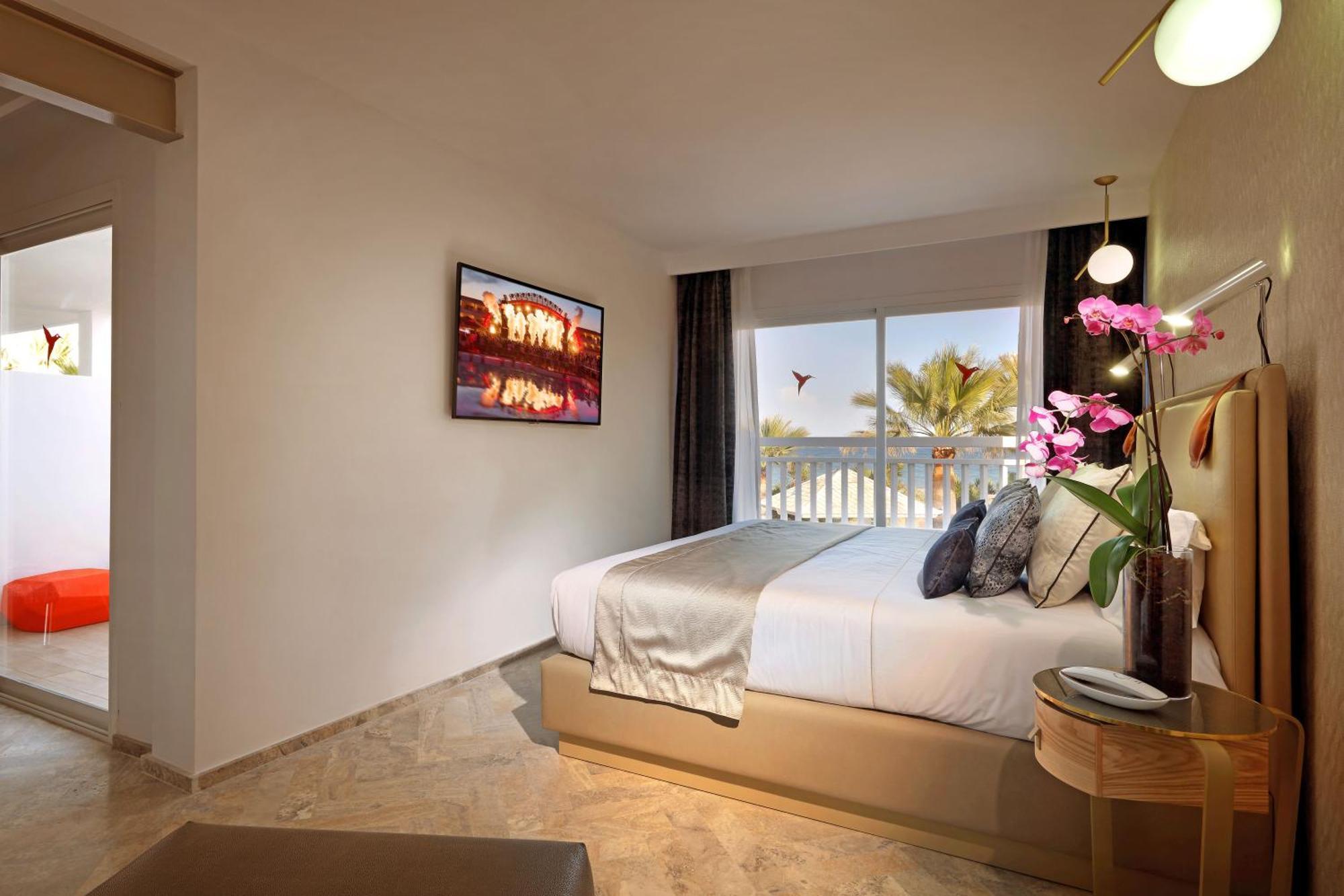 Ushuaia Ibiza Beach Hotel - Adults Only - Club Entrance Included Playa d'en Bossa Exterior photo