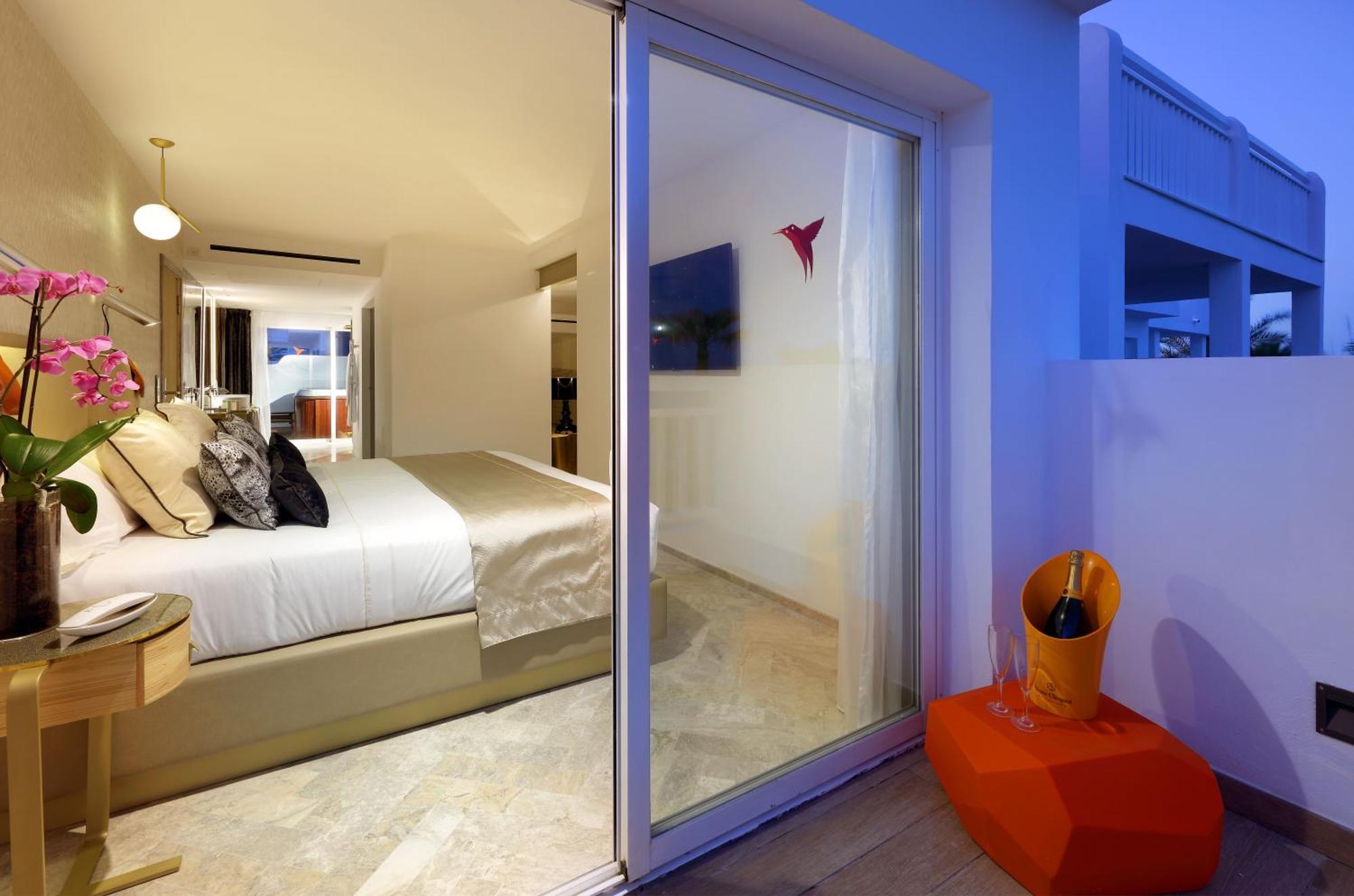 Ushuaia Ibiza Beach Hotel - Adults Only - Club Entrance Included Playa d'en Bossa Exterior photo