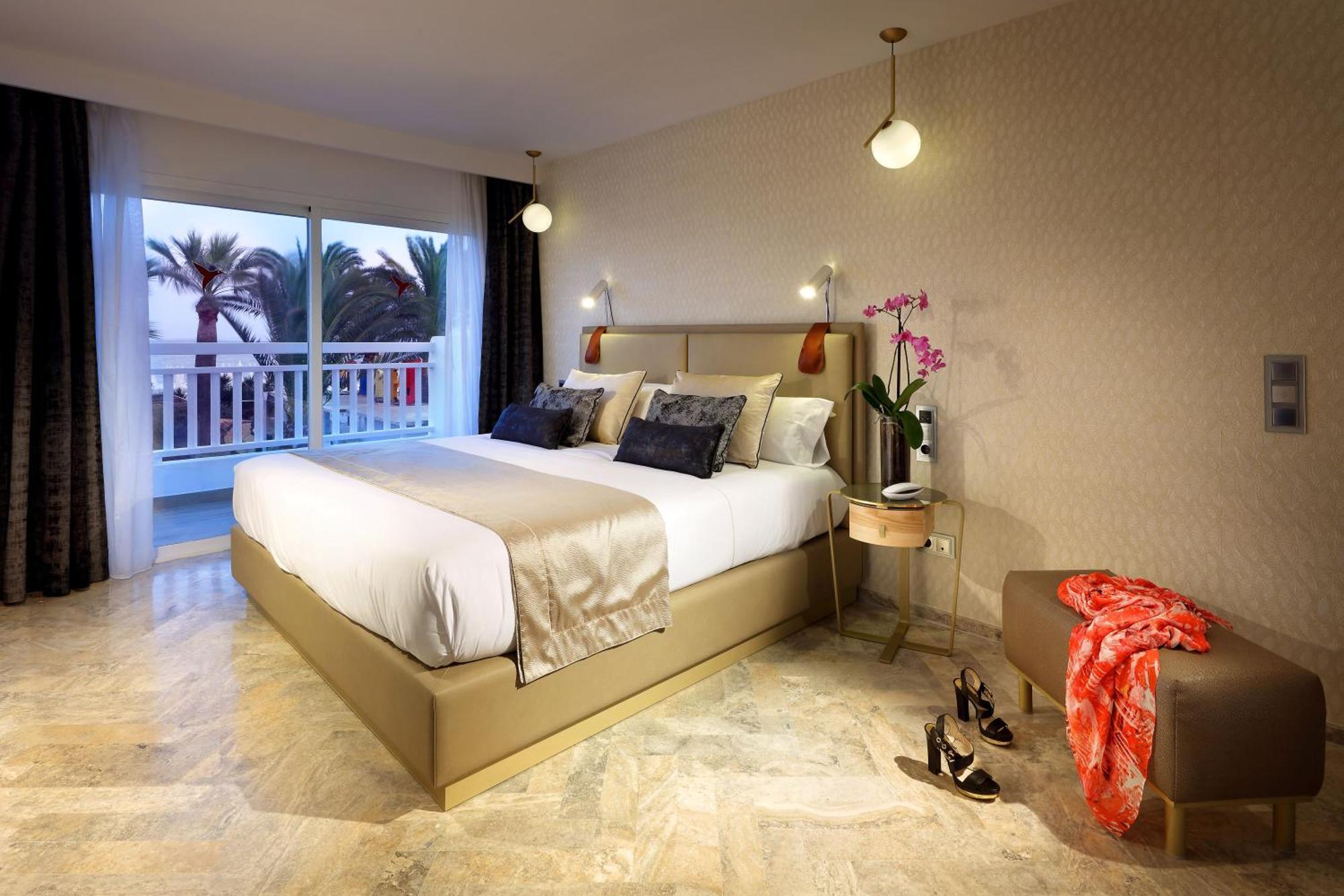 Ushuaia Ibiza Beach Hotel - Adults Only - Club Entrance Included Playa d'en Bossa Exterior photo