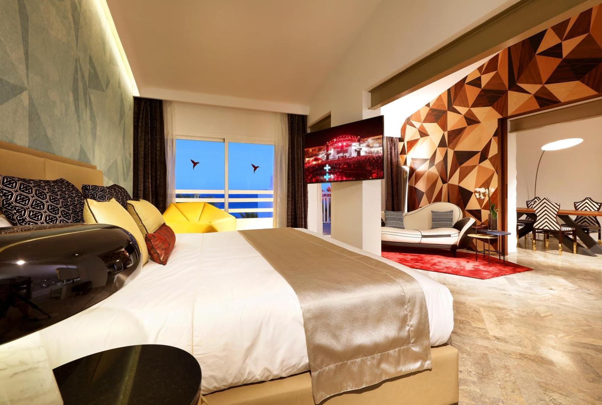 Ushuaia Ibiza Beach Hotel - Adults Only - Club Entrance Included Playa d'en Bossa Exterior photo